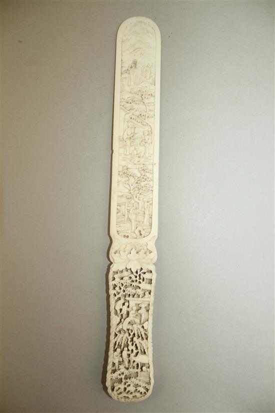 A Chinese export ivory page turner, 19th century, 28cm